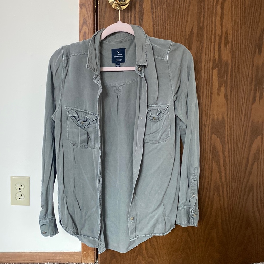 American Eagle olive green top